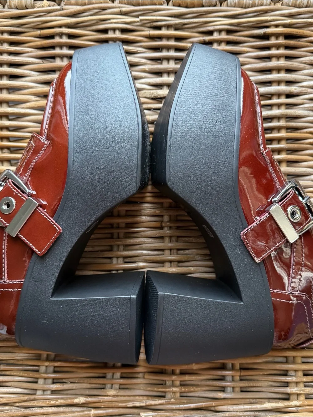 Larroudé Stewart Platform Heels Burgundy Wine Size 9 Patent Leather
